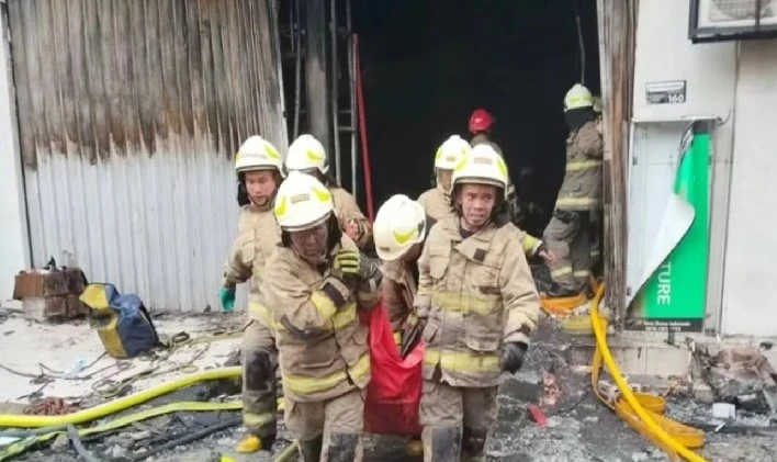 ৭ তলা ভবনে আগুন, নিহত ২০